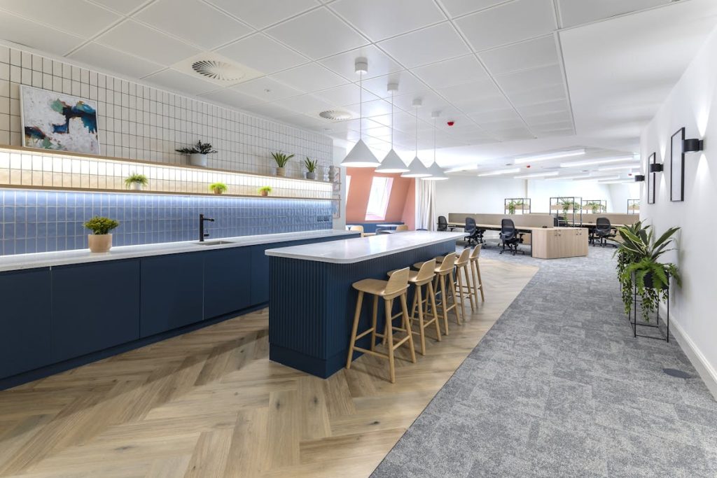 ef0471395a061bd57188f2f1260108f1-t3a4124-070425-scd-65-leadenhall-street-peter-landers-photography-large-1024x683.jpg