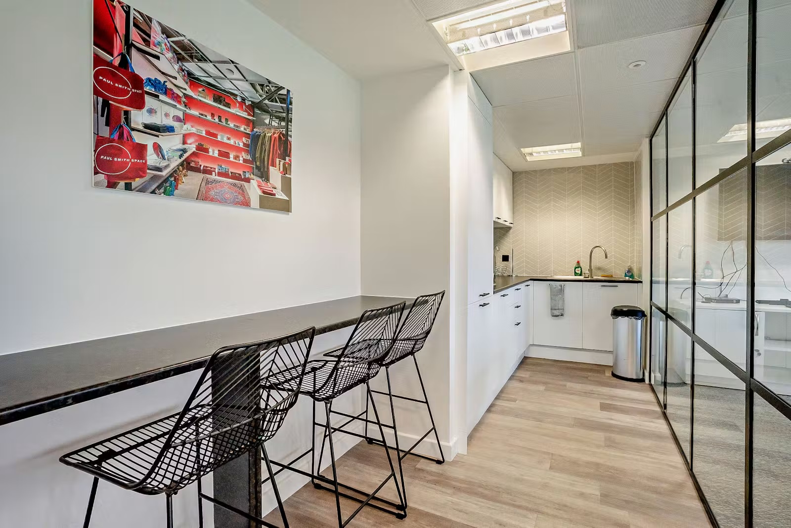 ad1d22a454fa7668cb8d2ee820cd118c-8626600interior06800.jpg